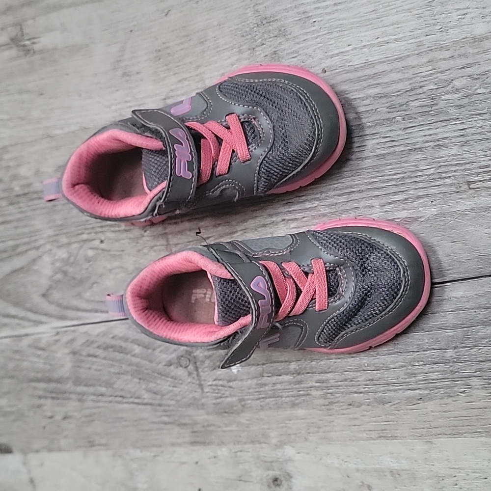 Fila size 8 toddler sneaker